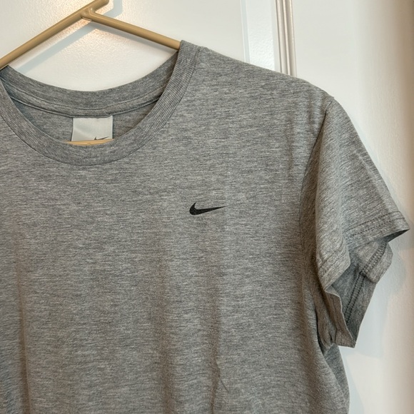 Nike Tee - Picture 2 of 5